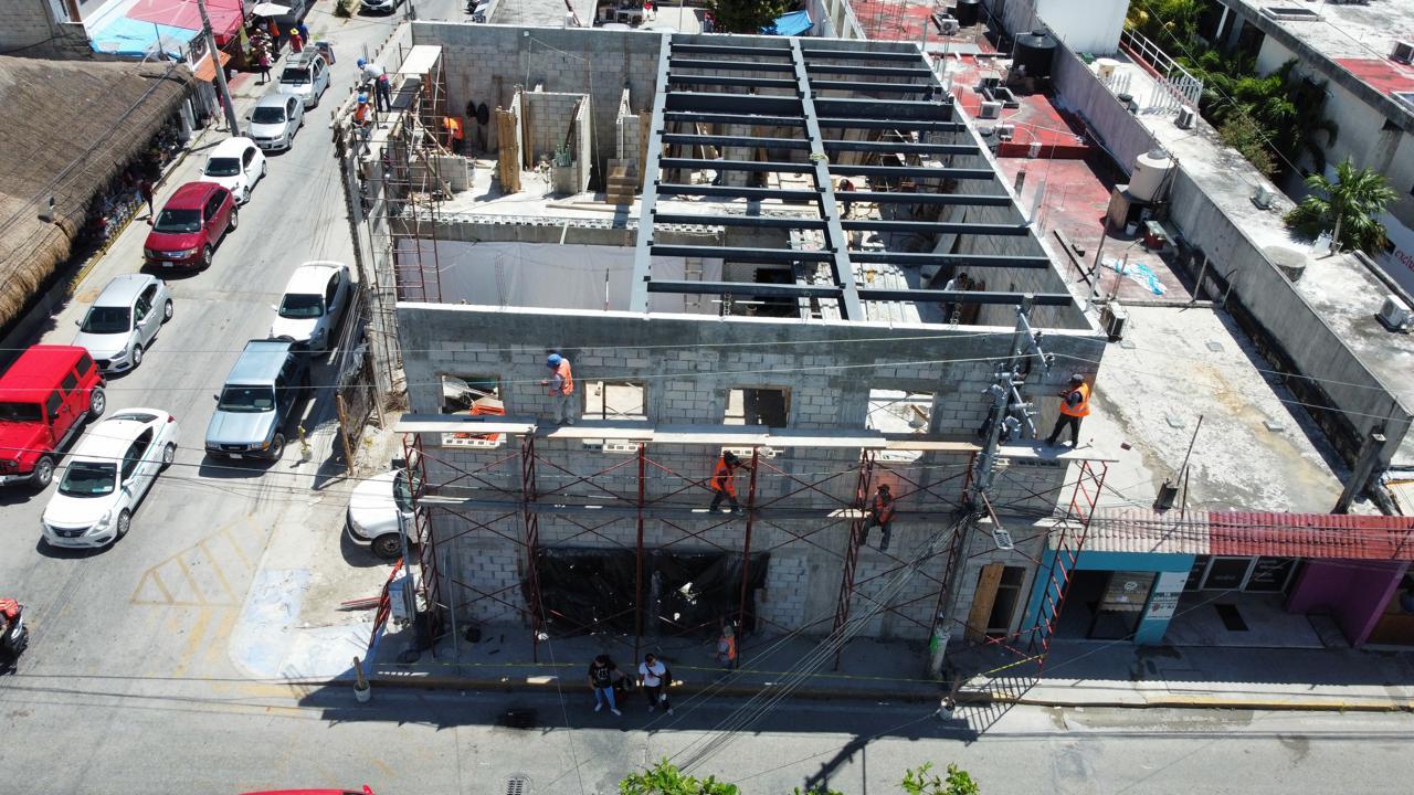 Commercial building construction aerial view — Playa del Carmen