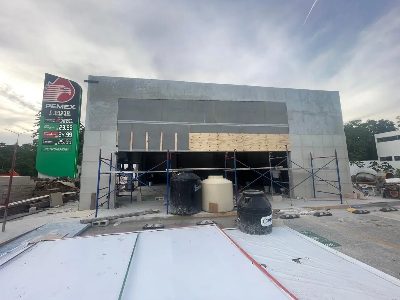 Construcción estación de servicio Pemex — obra comercial Quintana Roo