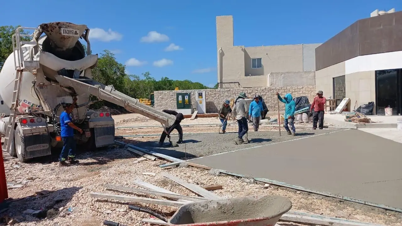 Concrete slab pour for residential project — foundation work Playa del Carmen