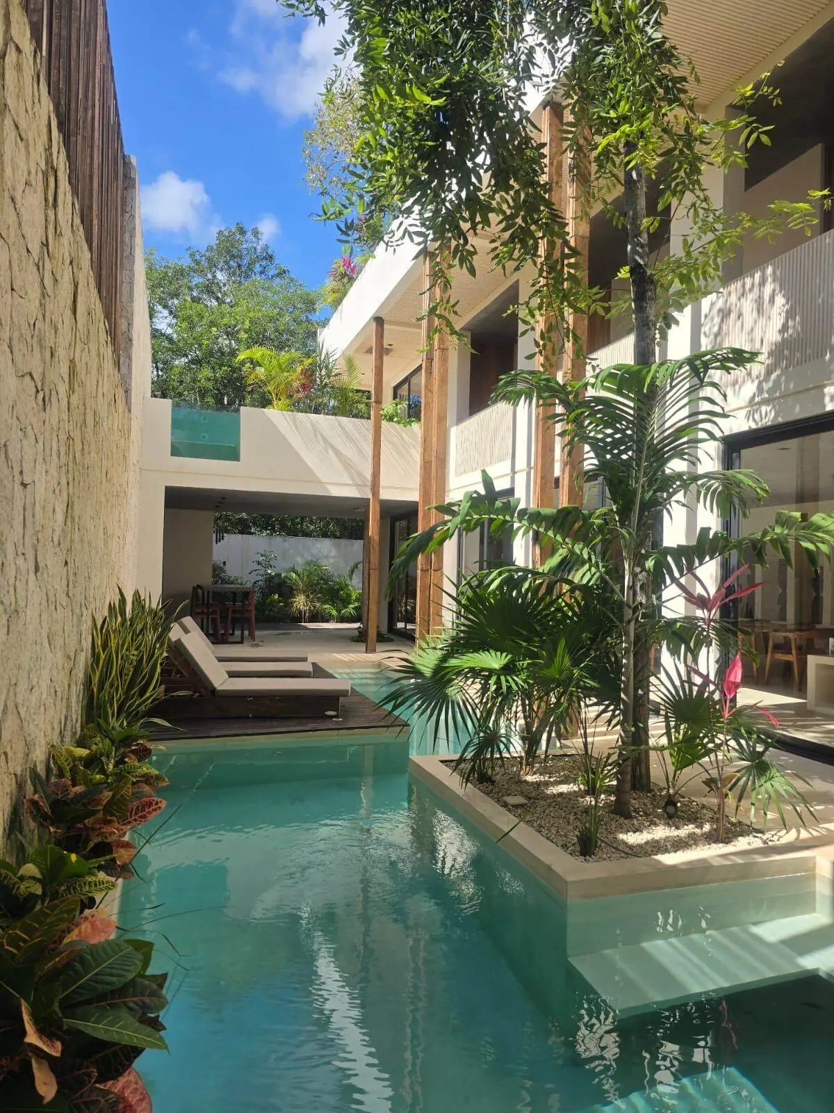 Villa con alberca tropical — arquitectura moderna Tulum