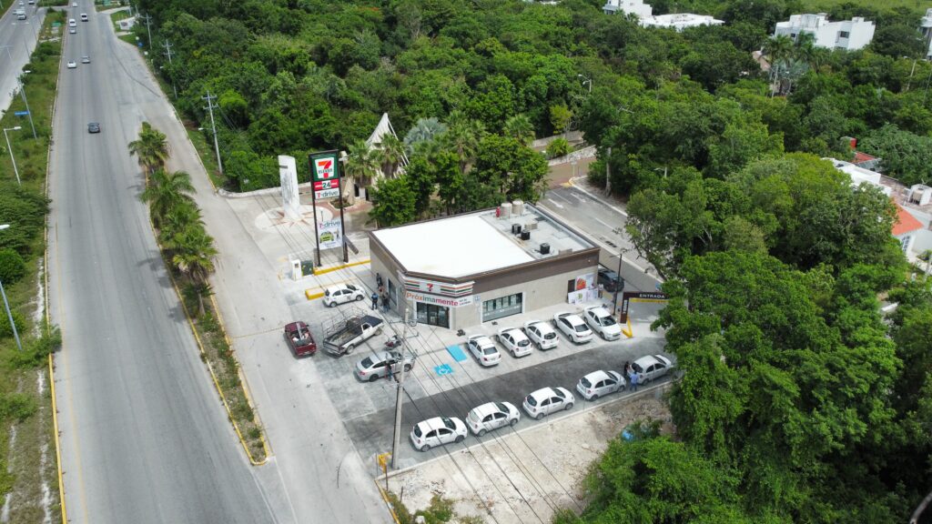 construction of shop and house riviera maya